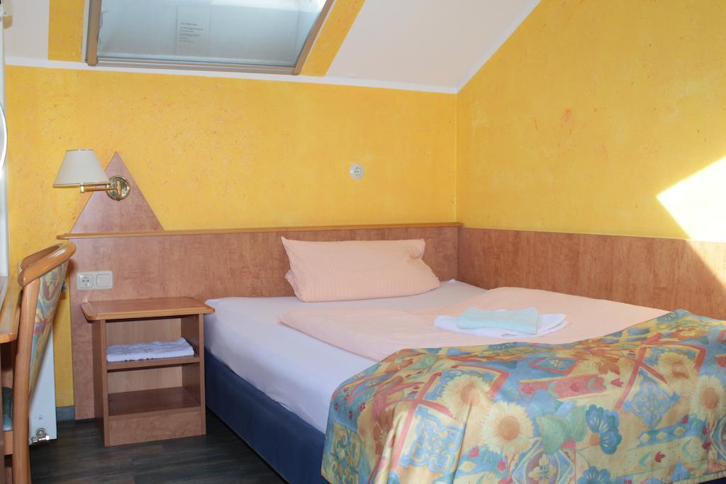 Garni Zum Adler Hotel Gensingen Phòng bức ảnh