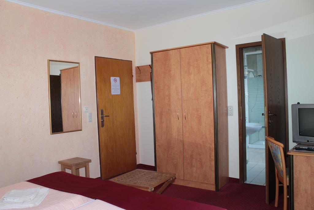 Garni Zum Adler Hotel Gensingen Ngoại thất bức ảnh