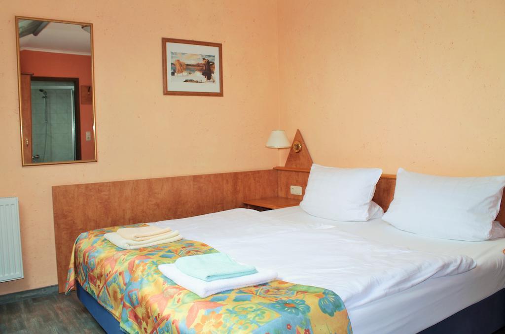 Garni Zum Adler Hotel Gensingen Phòng bức ảnh