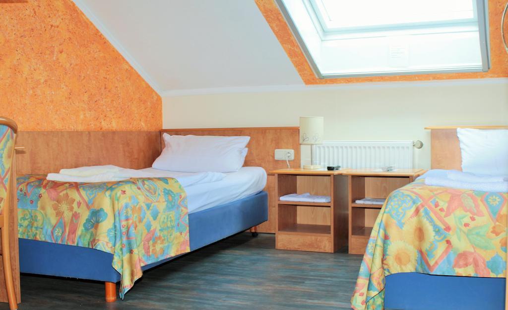 Garni Zum Adler Hotel Gensingen Phòng bức ảnh