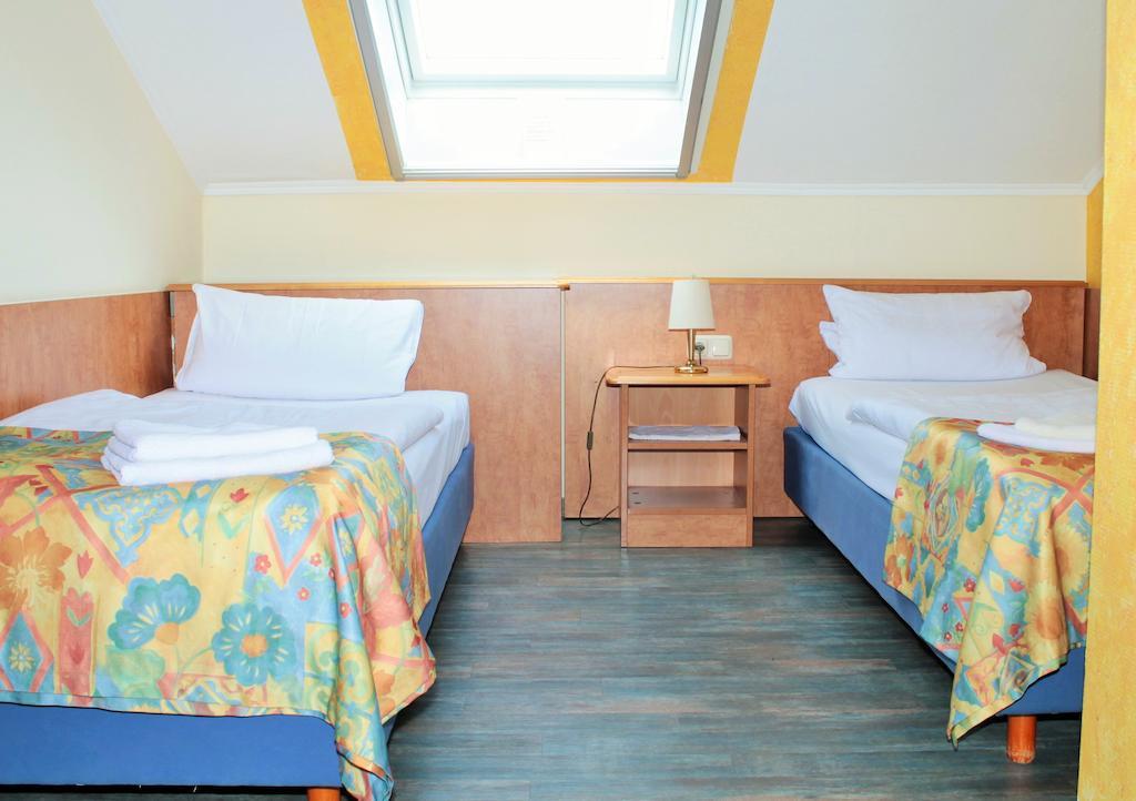 Garni Zum Adler Hotel Gensingen Phòng bức ảnh