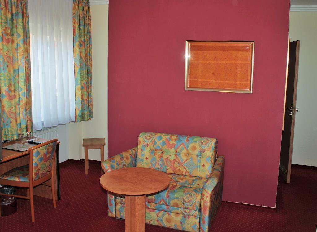 Garni Zum Adler Hotel Gensingen Phòng bức ảnh