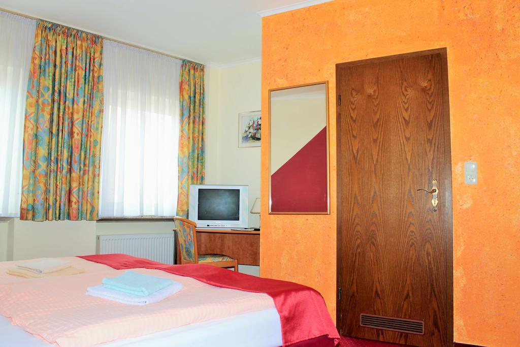 Garni Zum Adler Hotel Gensingen Phòng bức ảnh
