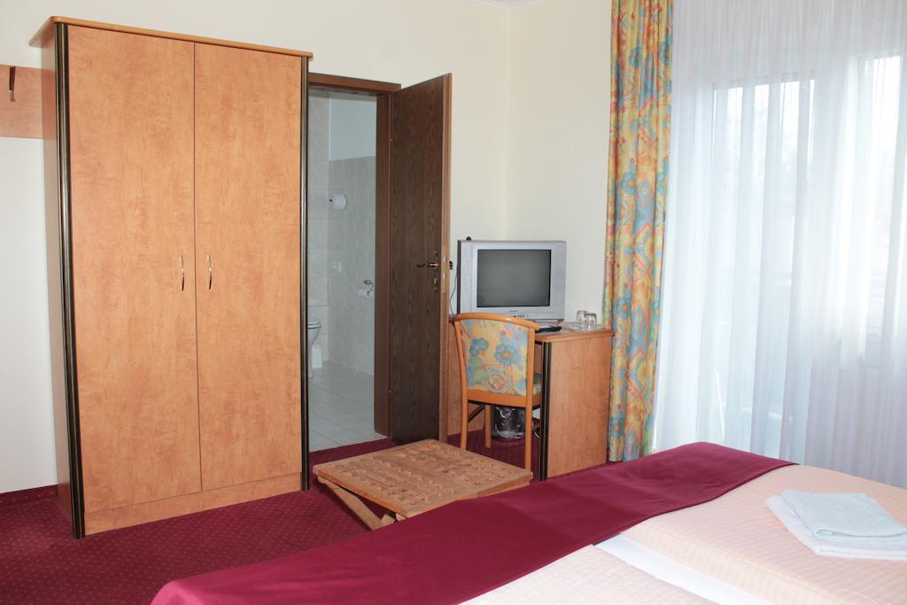 Garni Zum Adler Hotel Gensingen Phòng bức ảnh